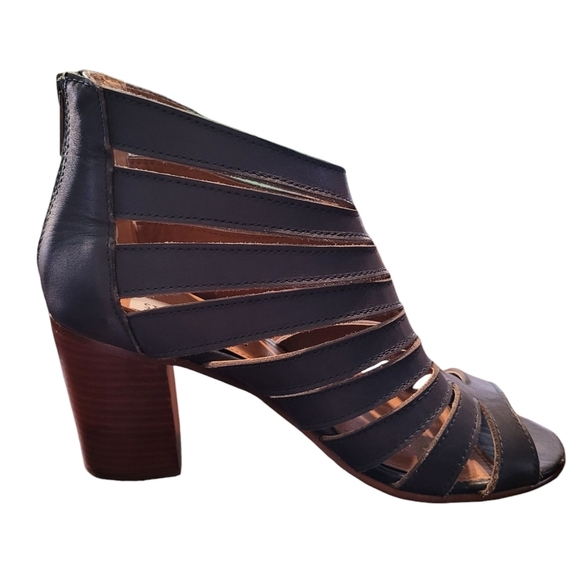 Steve Madden Vendetta navy cage booties  - 8.        G - Picture 4 of 8